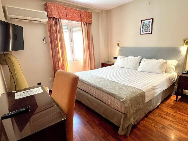 هتل Carlos V Malaga