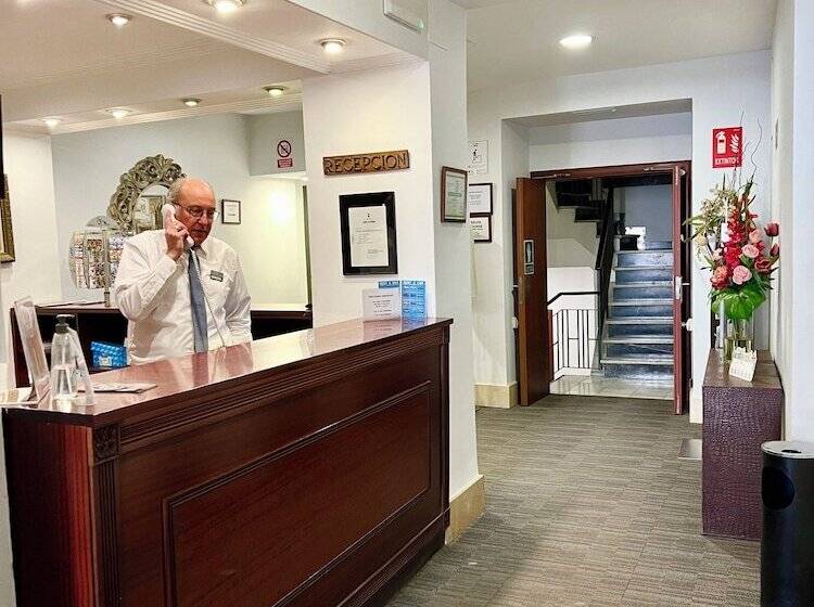 هتل Carlos V Malaga