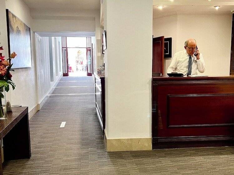 هتل Carlos V Malaga