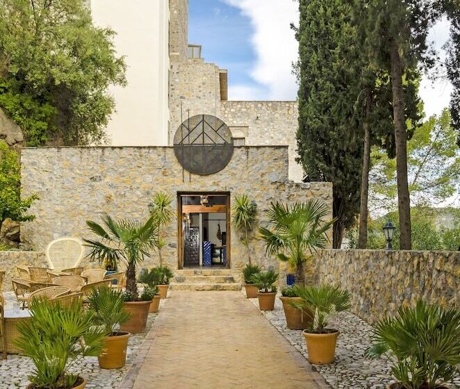 فندق Castillo De Monda