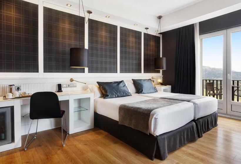 Отель Catalonia Reina Victoria