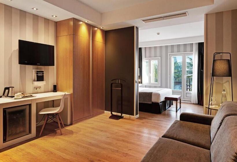 Отель Catalonia Reina Victoria