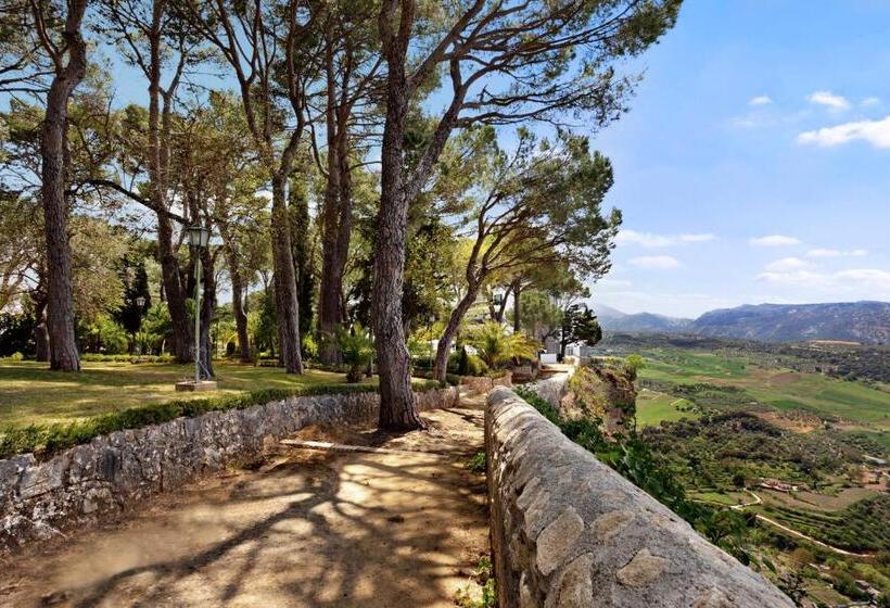 Отель Catalonia Reina Victoria