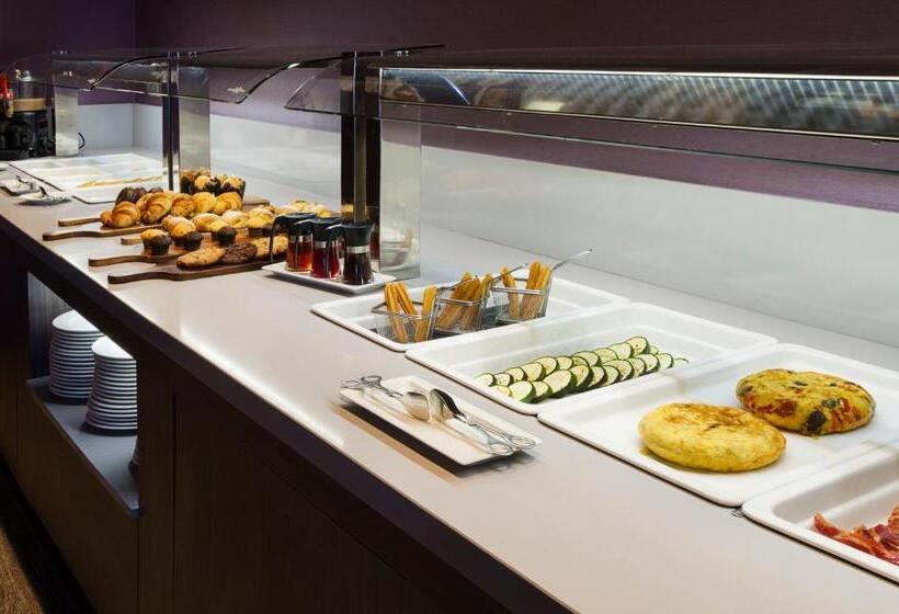 Отель Catalonia Reina Victoria