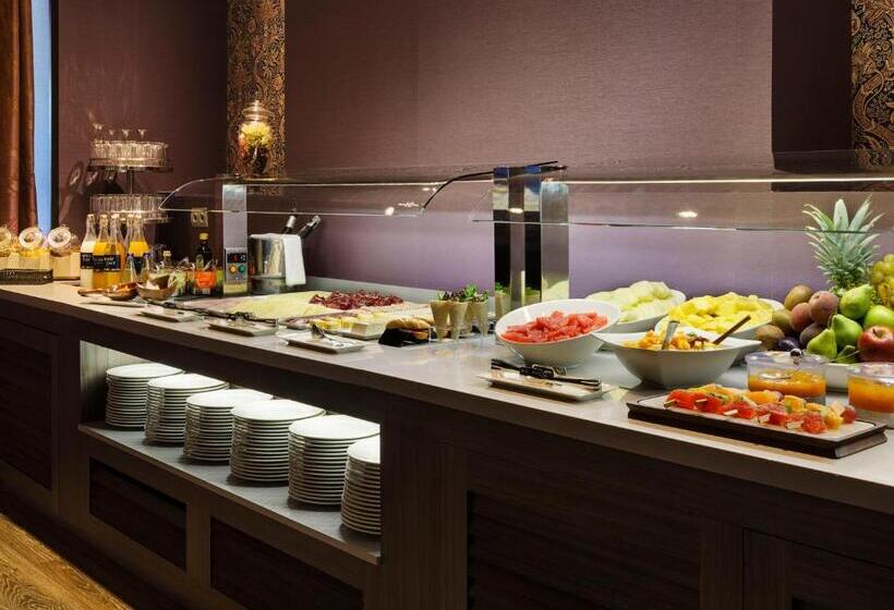 Отель Catalonia Reina Victoria