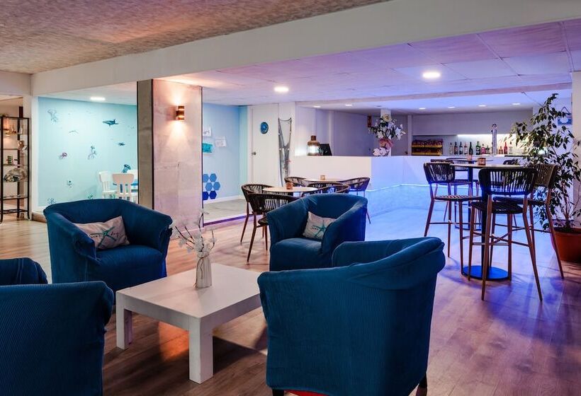 Отель Checkin Torredembarra