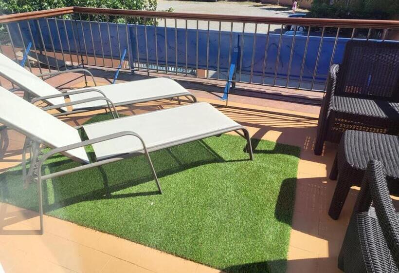 هتل Checkin Travé