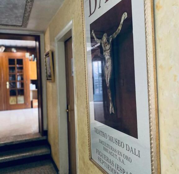 هتل Checkin Travé