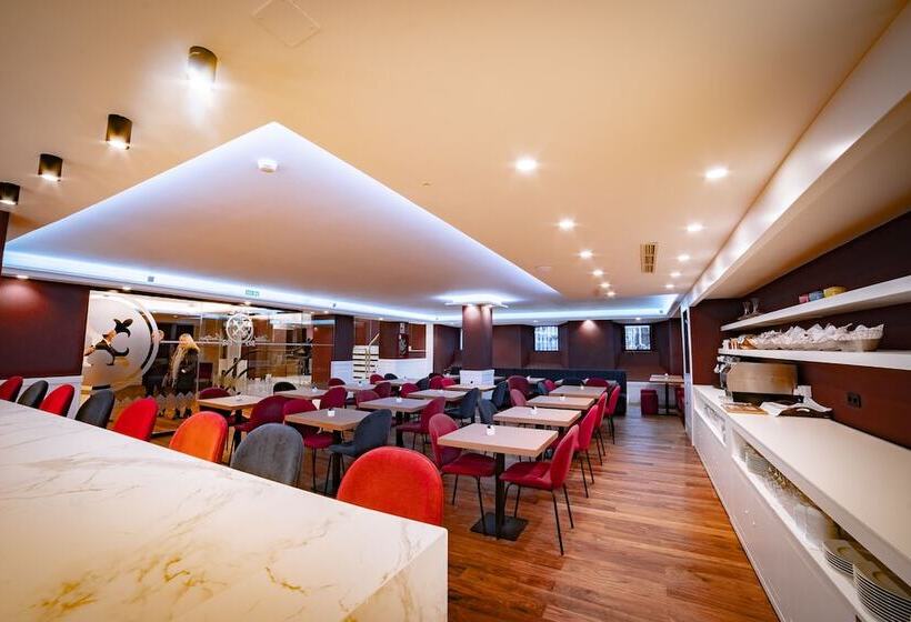 فندق Colon Plaza