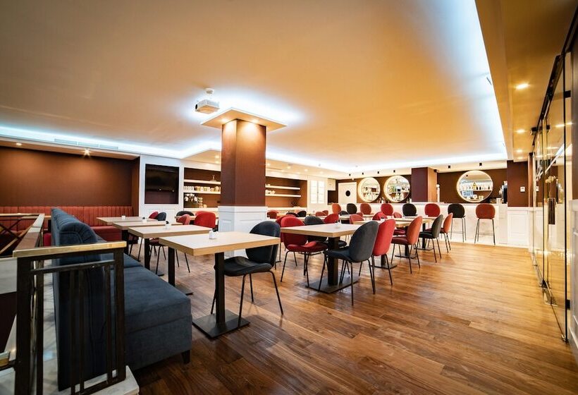 فندق Colon Plaza