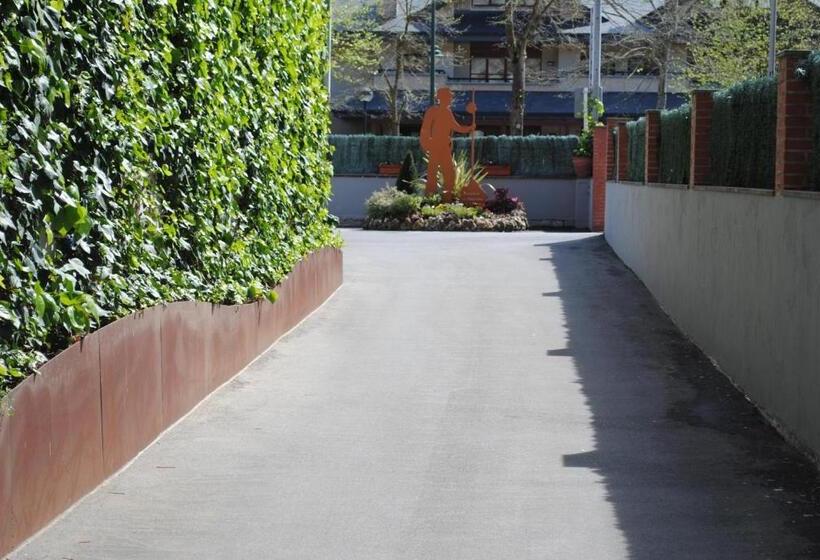 هتل Gernika   Adults Only