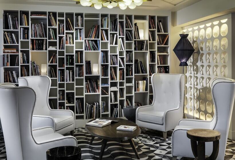 ホテル H10 Vintage Salou - Adults Only