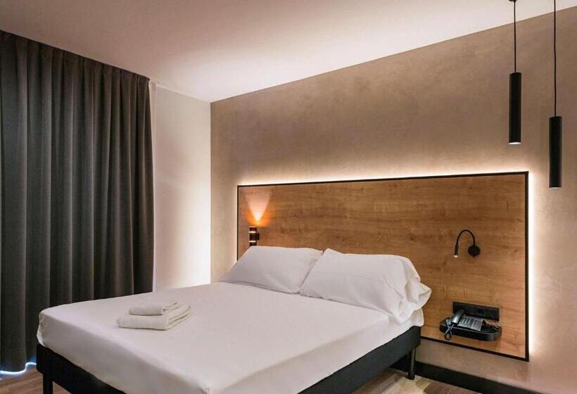 هتل Ibis Styles Figueres Ronda