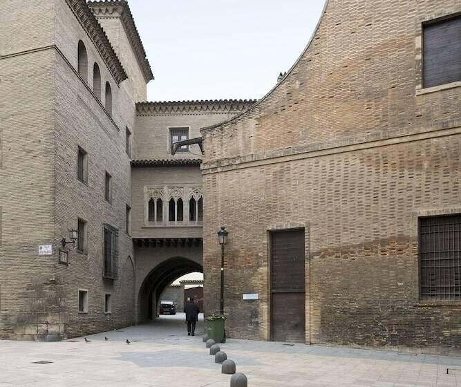 Отель Ibis Styles Zaragoza Ramiro I