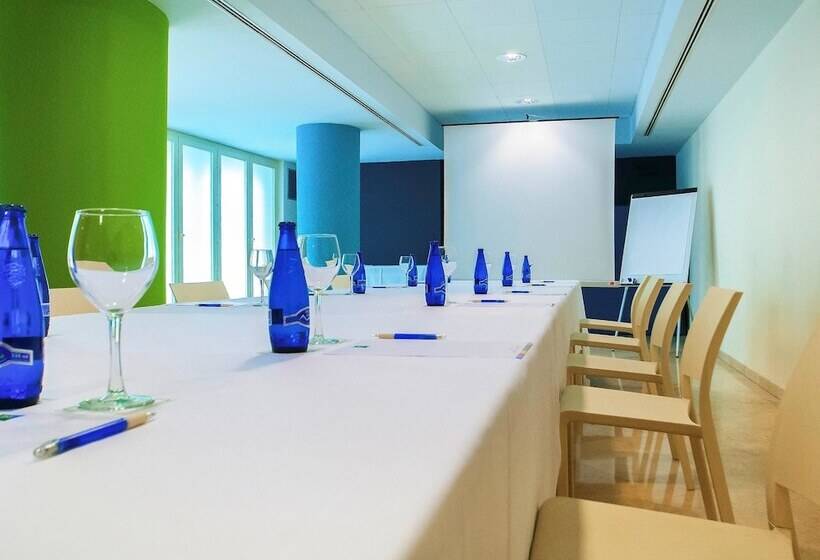 Отель Ibis Styles Zaragoza Ramiro I