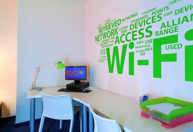 Отель Ibis Styles Zaragoza Ramiro I