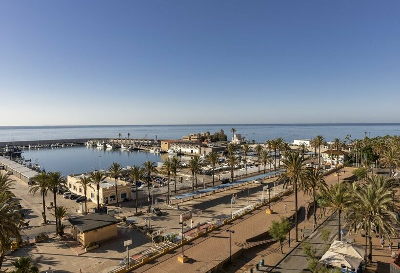 호텔 Las Palmeras Affiliated by Fergus