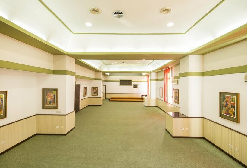 호텔 Las Palmeras Affiliated by Fergus