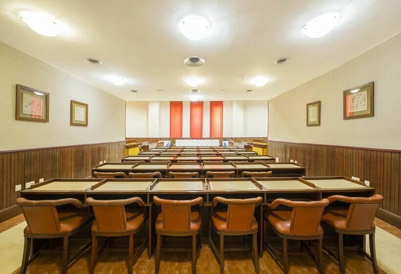 호텔 Las Palmeras Affiliated by Fergus