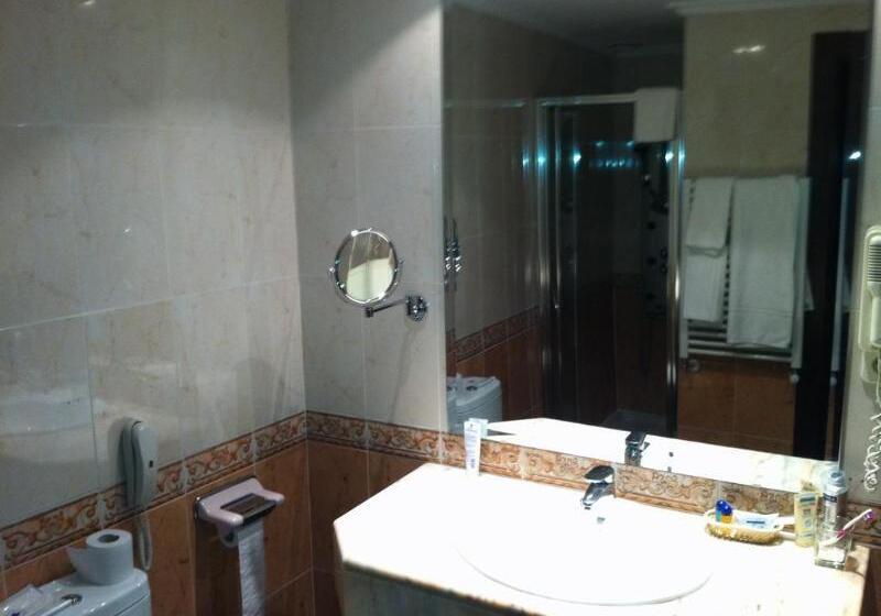 هتل Leonor Mirón