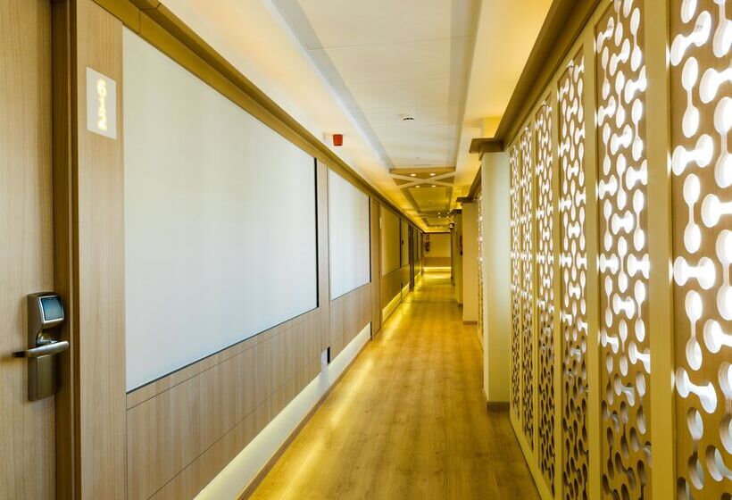 فندق Monarque El Rodeo