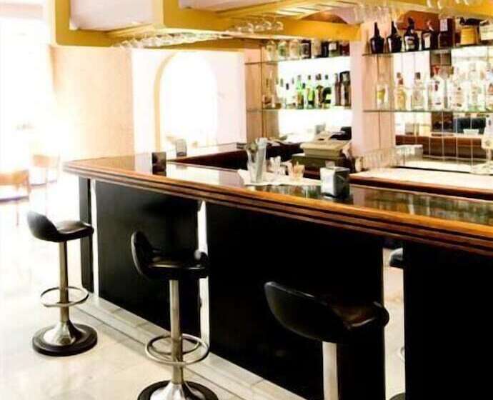 فندق Monarque El Rodeo