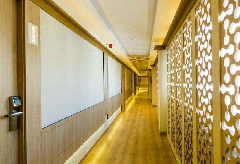 فندق Monarque El Rodeo