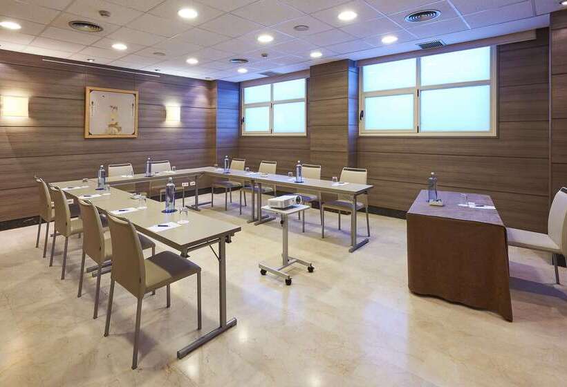 فندق NH Valencia Center