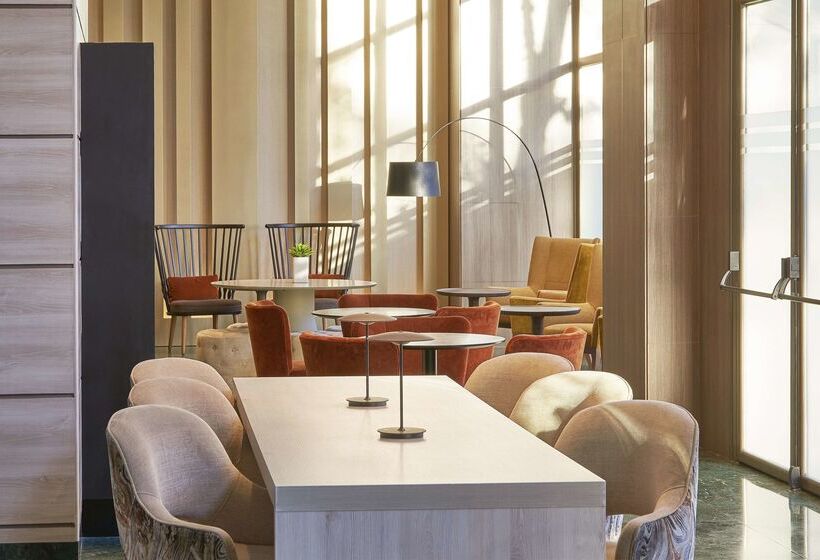 فندق NH Valencia Center