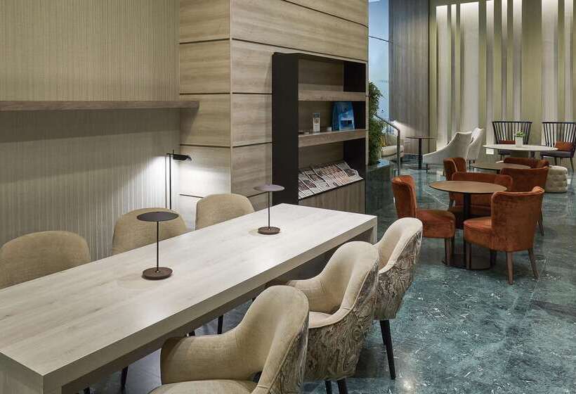 فندق NH Valencia Center