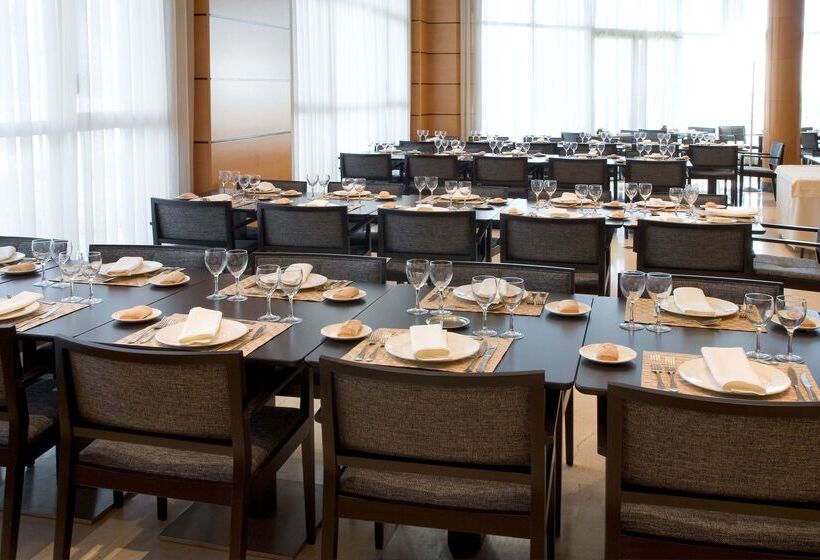 فندق NH Valencia Center