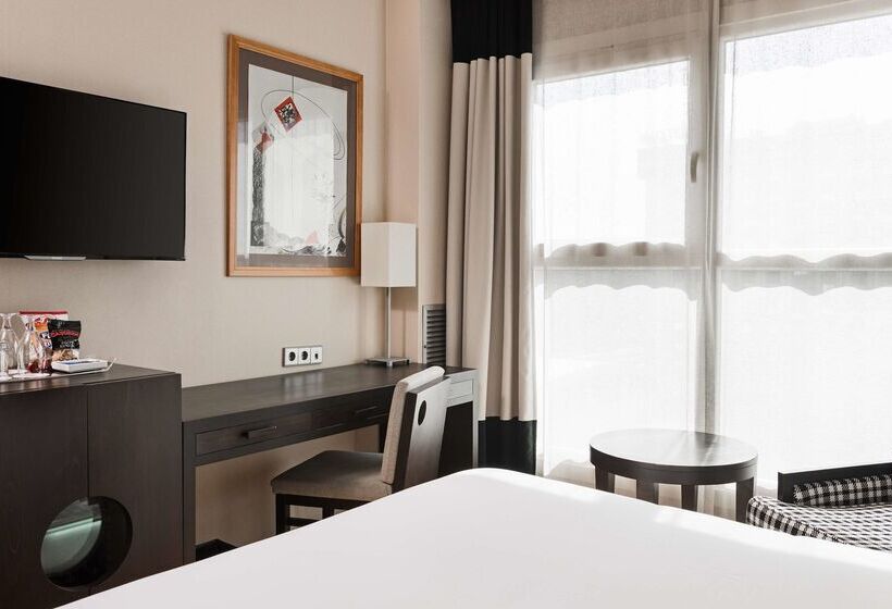 فندق NH Valencia Center