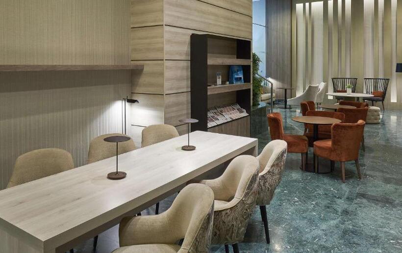 فندق NH Valencia Center