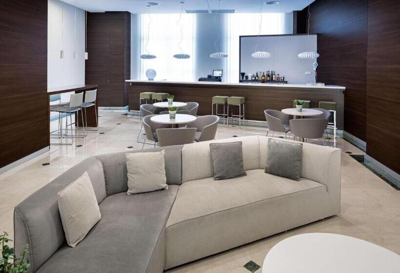 فندق NH Valencia Center