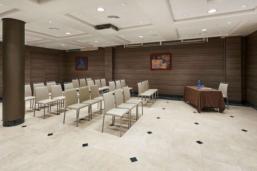 فندق NH Valencia Center