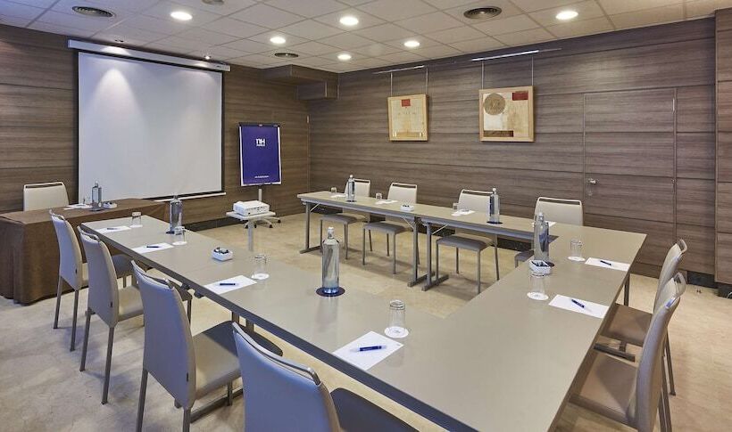 فندق NH Valencia Center