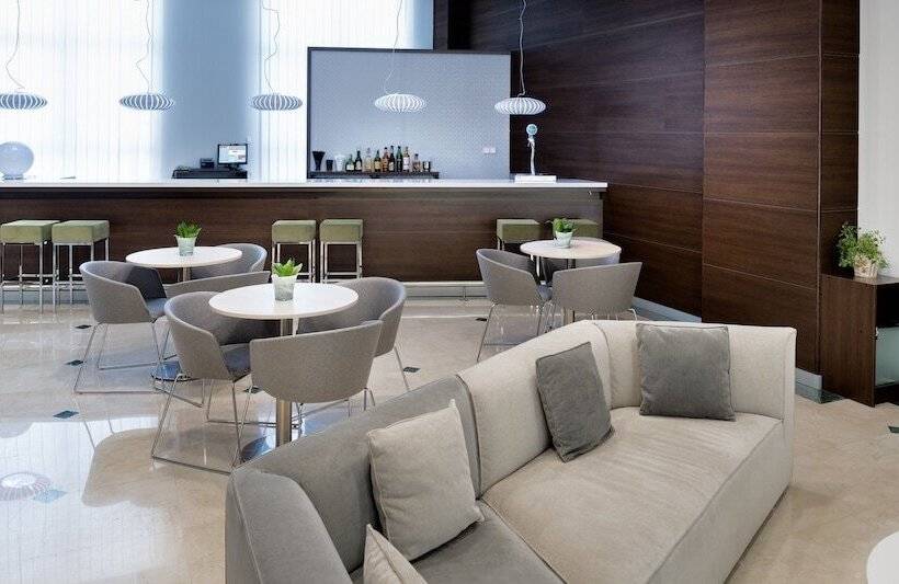 فندق NH Valencia Center