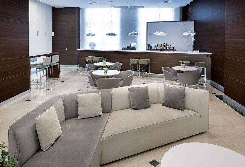 فندق NH Valencia Center