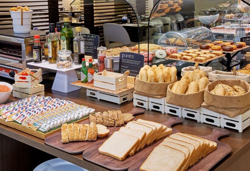 فندق NH Ciudad De Valencia