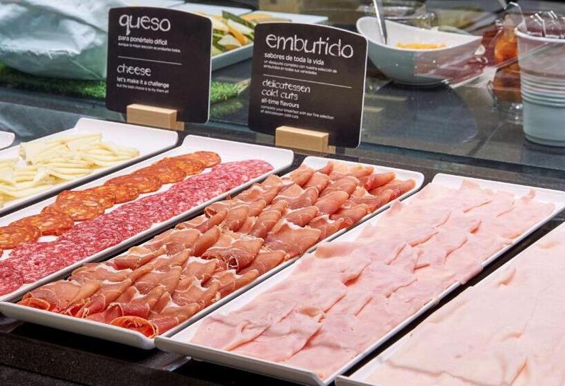 فندق NH Ciudad De Valencia