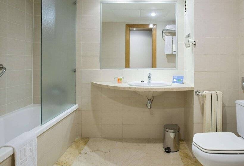 فندق NH Ciudad De Valencia