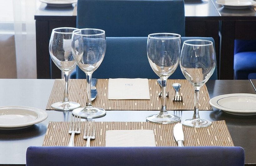 هتل NH Bilbao Deusto