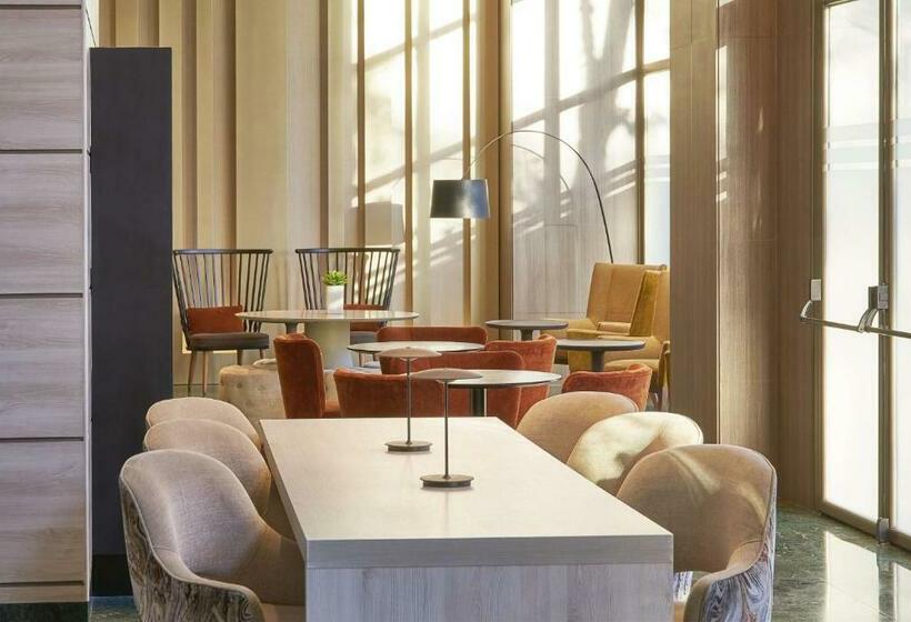 فندق NH Valencia Center