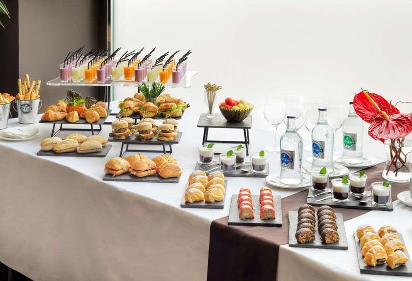 Отель Occidental Santa Cruz Contemporaneo