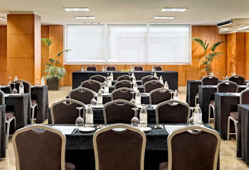 Отель Occidental Santa Cruz Contemporaneo