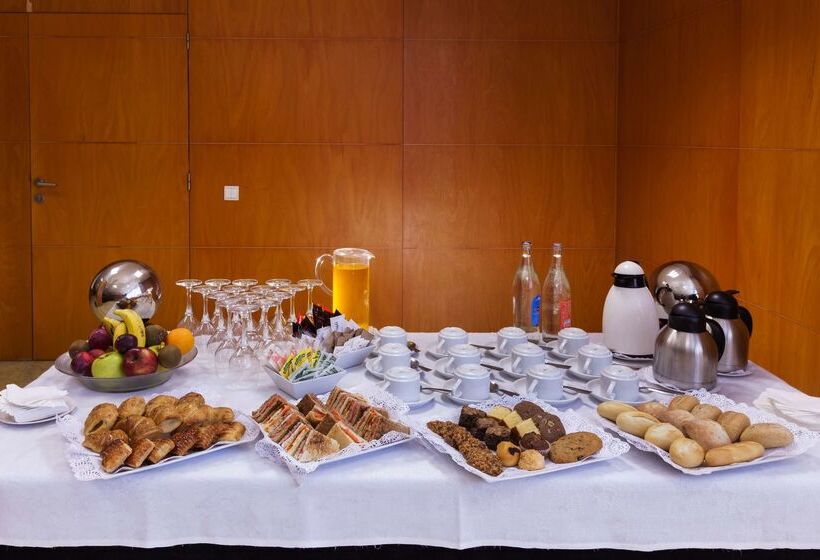 Отель Occidental Santa Cruz Contemporaneo