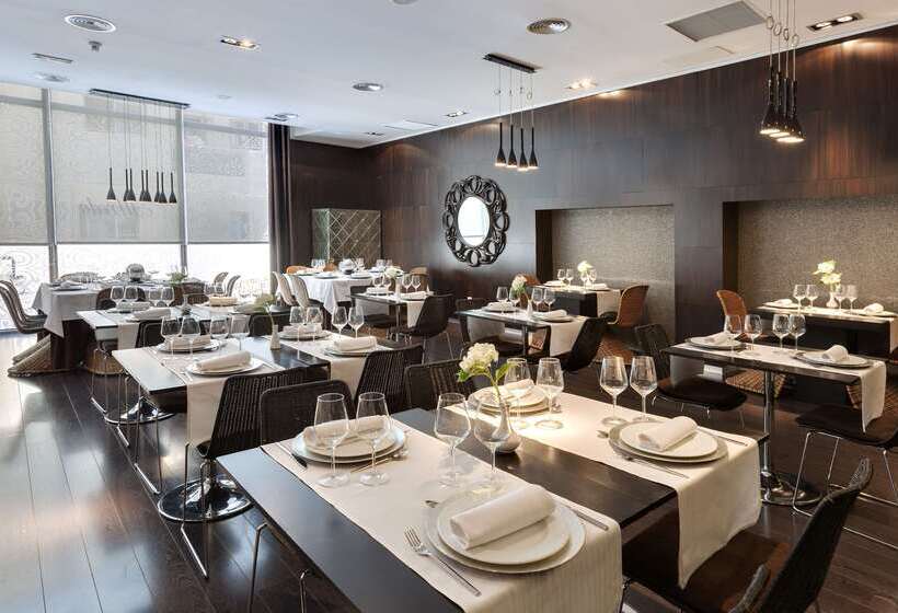 Отель Occidental Santa Cruz Contemporaneo