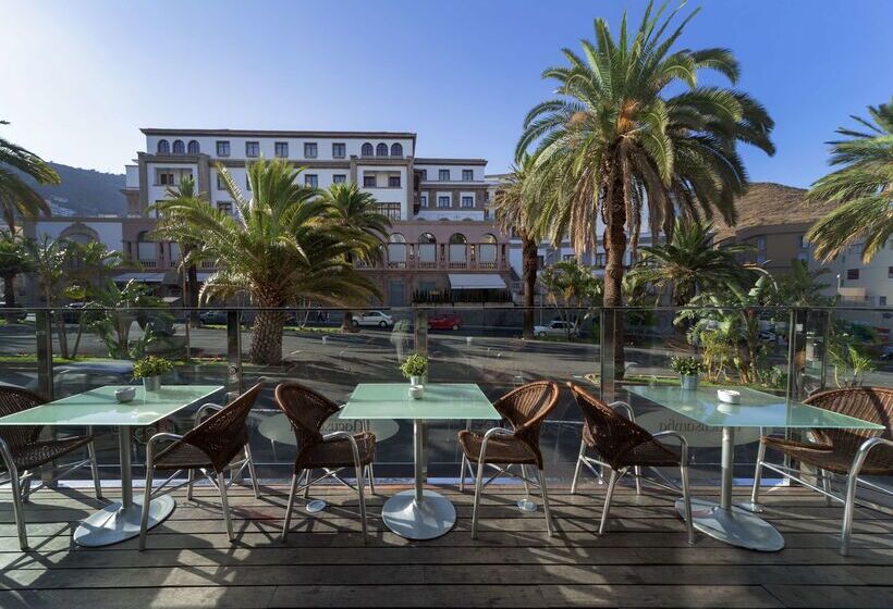 Отель Occidental Santa Cruz Contemporaneo