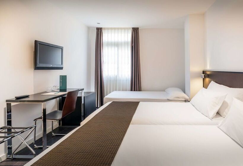 Отель Occidental Santa Cruz Contemporaneo