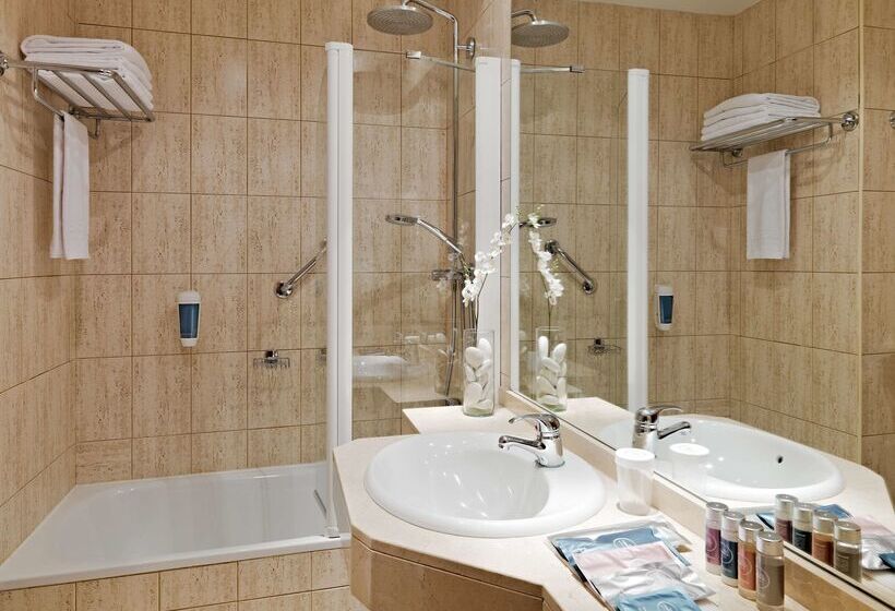 Отель Occidental Santa Cruz Contemporaneo